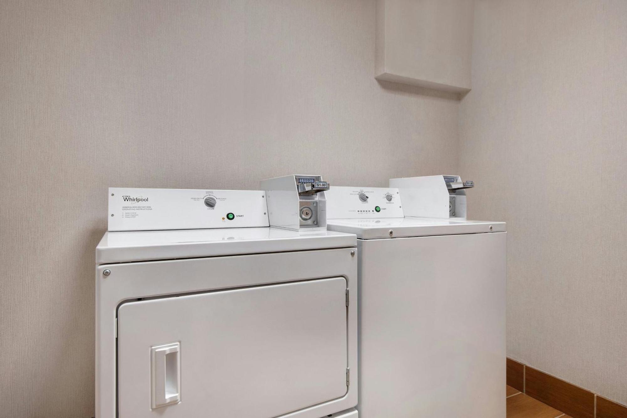 Fairfield Inn And Suites By Marriott Rochester West/Greece Екстер'єр фото